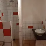 马孔酒店 *